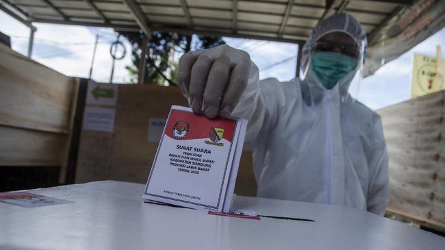 KPU menyatakan data rekapitulasi suara Pilkada Serentak 2020 yang diterima Sirekap sudah mencapai angka 85,19 persen per Senin (14/12).