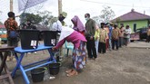 FOTO: Menjaga Partisipasi Pilkada 2020 di Tengah Pandemi Di tengah pandemi corona yang belum juga mereda, sejumlah penyesuaian pun dilakukan agar Pilkada 2020 terlaksana dengan tingkat partisipasi tinggi.