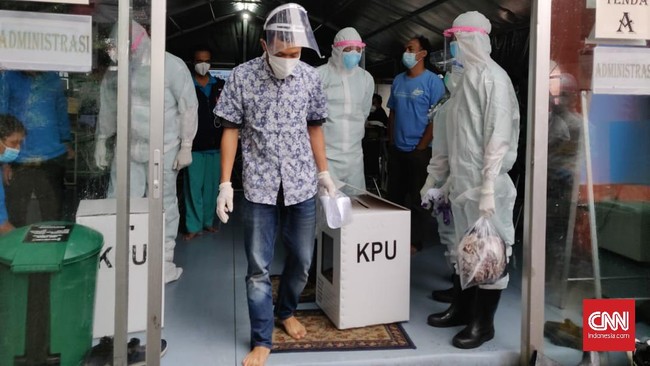 KPU Surabaya menyatakan partisipasi pemilih di antara 50-60 persen, di saat target partisipasi pemilih 77,5 persen.