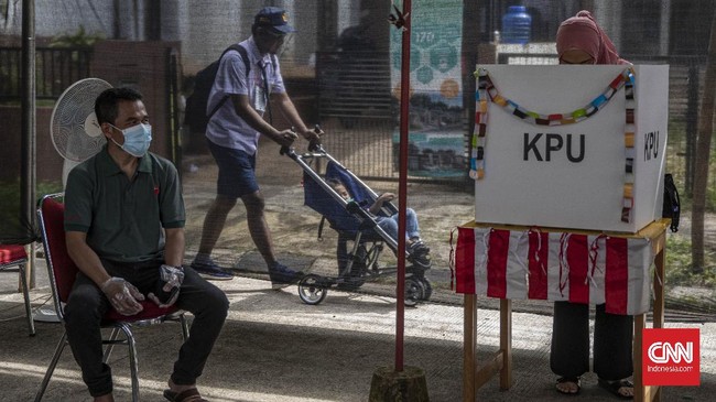 Di Surabaya, petugas KPPS disebut memberikan penanda pada surat suara. Sementara di Malang, ada orang yang tak masuk DPT namun menyalurkan hak suaranya.