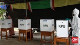 FOTO: Pilkada Depok dan Protokol Kesehatan di TPS Protokol kesehatan diterapkan di TPS saat Pilkada serentak, termasuk di Kota Depok, Jawa Barat.