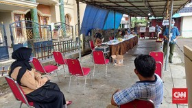 Tolak Timses di TPS, Warga di Ciputat Traktir Pemilih