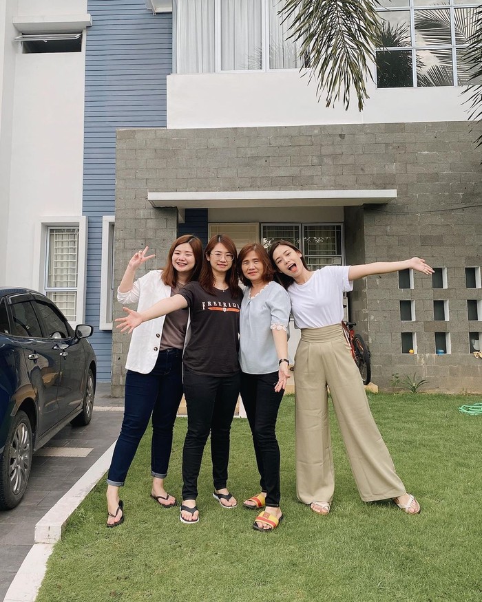 Sebelum pindah ke Bali, influencer cantik Monita Lin tinggal di Batam. Keputusannya buat menetap di Bali membuatnya memilih untuk menjual aset yang ada di Batam. Momen saat dirinya dan keluarga 'say goodbye' dengan tempat tinggalnya di Batam pun dibagikan lewat instagramnya, Ladies (Foto: www.instagram.com/molita_lin).