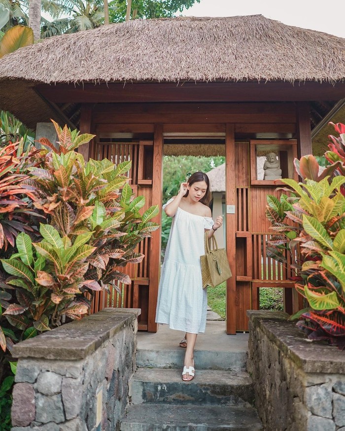 Enggak hanya mempromosikan berbagai macam produk, keputusan Monita Lin pindah ke Bali juga membuka jalan untuk dirinya ikut mempromosikan berbagai tempat menarik yang ada di Bali. Mulai dari tempat wisata, hotel, sampai cafe yang direkomendasikan pada followers-nya saat mereka berkunjung ke Bali (Foto: www.instagram.com/molita_lin).