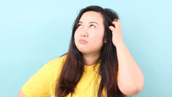 Digaruk Lalu Bedarah, Ini 5 Cara Atasi Luka Kulit Kepala Akibat Ketombe