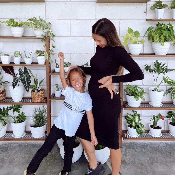 <p>Momen manis Jennifer Bachdim bermain dengan anak-anaknya. So sweet ya, Bunda. (Foto: Instagram @jenniferbachdim)</p>
