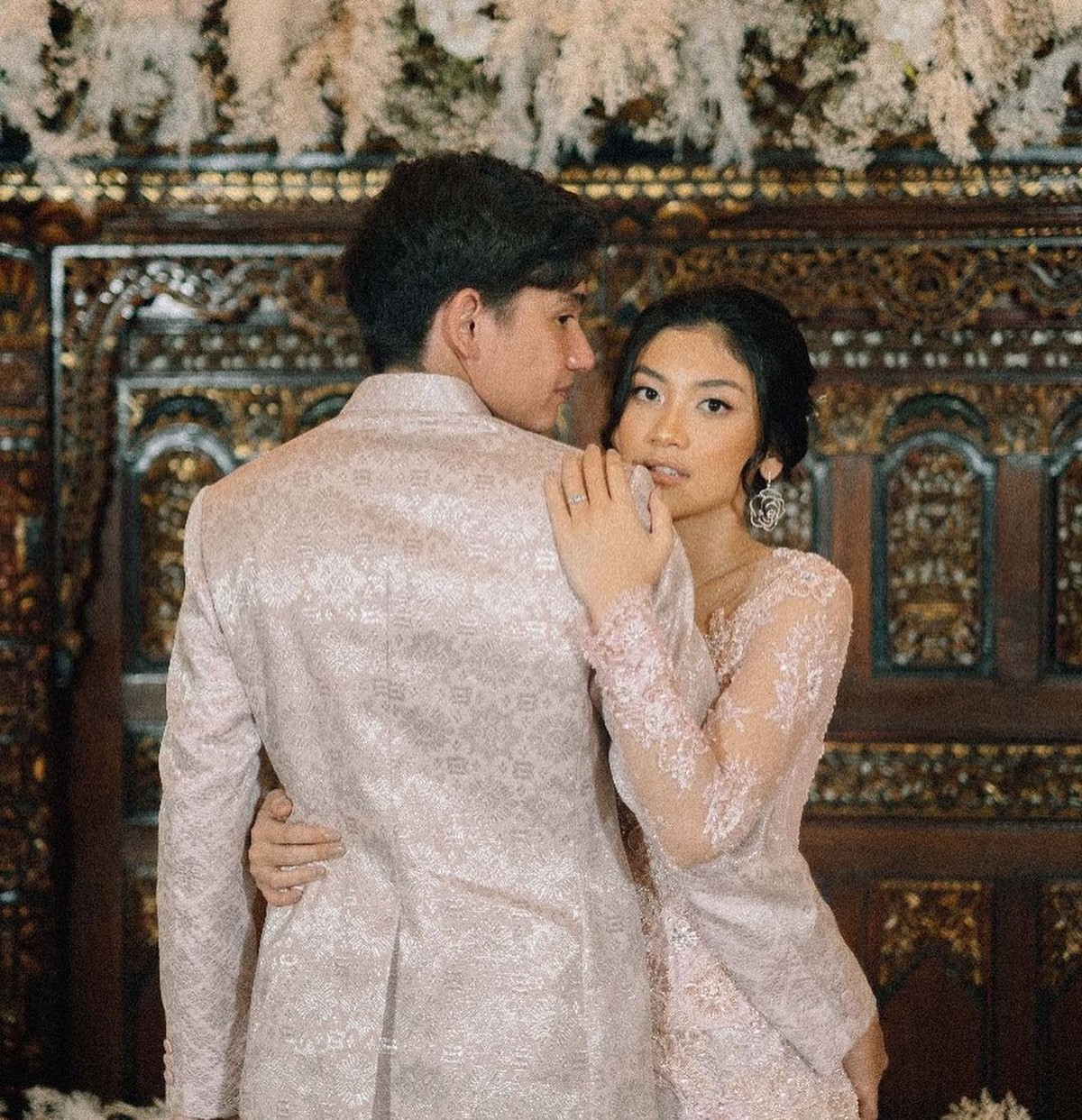 Adipati Dolken Lamaran