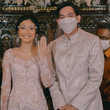 Menikah 18 Desember, Intip Foto Prewedding Adipati Dolken & Canti Tachril