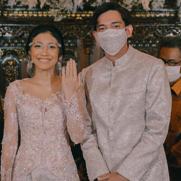 <p>Pernikahan Adipati Dolken dan Canti Tachril akan berlangsung di Bangka Belitung. Kita doakan semua prosesinya lancar ya, Bunda. (Foto: Istimewa)</p>