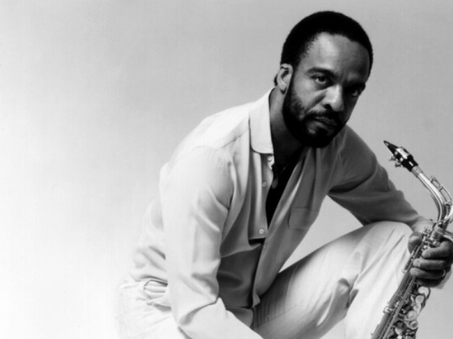 Grover Washington Jr. - Just the Two of Us (feat. Bill Withers) (Official  Lyric Video) 