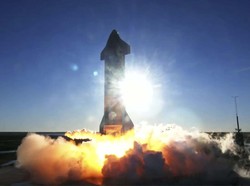 Video Detik-detik Roket SpaceX Meledak Saat Mendarat Usai Uji Terbang