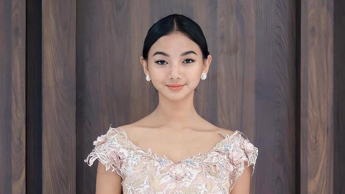 6 Style Dress Manis ala Glenca Chysara Si Cantik 'Elsa'