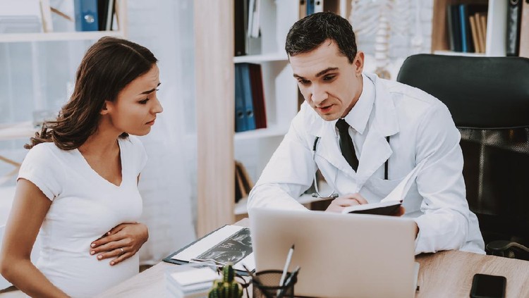 Woman. Gynecologist. White Coat. Laptop. Consultation. Gynecology. Hospital. Ultrasound Examination. Doctor. Clinic. Medical Advice. Have Fun. Pregnant Girl. Childbirth. Motherhood. Belly. Fan.