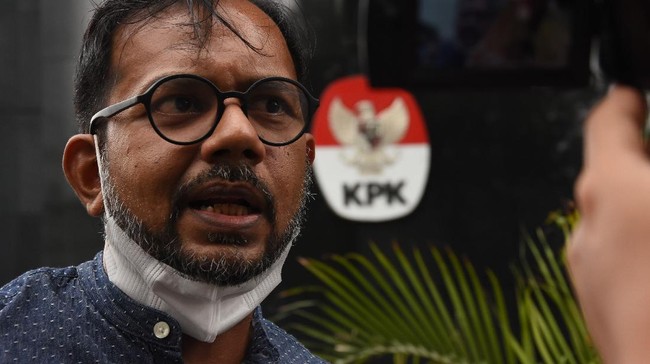 Direktur Eksekutif Lokataru, Haris Azhar tak menghadiri mediasi dengan Luhut Pandjaitan lantaran Koordinator KontraS, Fatia Maulidiyanti berhalangan hadir.