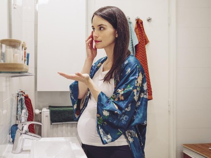 Kulit Glowing Jadi Ciri Hamil Bayi Laki-laki, Mitos atau Fakta?