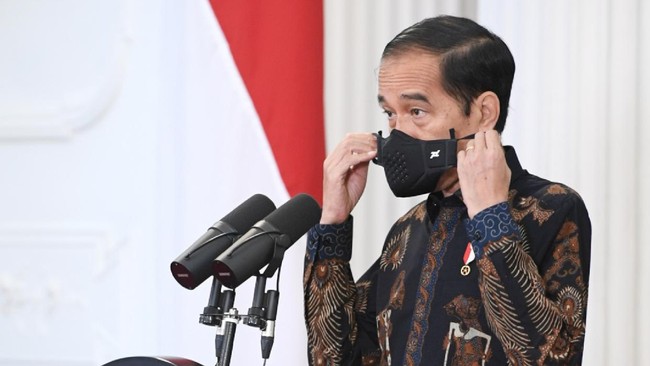 Sorang eksil mengisahkan hidupnya di depan Jokowi karena tak bisa pulang lagi ke RI dari Rusia hanya gara-gara menolak untuk mengutu Bung Karno terkait G30S PKI