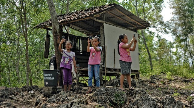 Ribuan menara BTS 4G dan Satelit SATRIA-1 bakal resmi beroperasi mulai akhir tahun 2023. Siap-siap wilayah banjir sinyal di wilayah 3T.