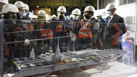 FOTO: Ambisi Macron Bangun Kapal Induk Nuklir Baru