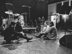 Fans Minta Album, My Chemical Romance Malah Rilis Produk Kosmetik