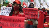 FOTO : Peringatan Hari HAM Internasional 2020, Buruh Bergerak Peringatan Hari HAM Internasional 2020 di Indonesia mengusung protes dan penyampaian aspirasi mengenai pemenuhan hak-hak buruh dan pekerja.