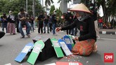FOTO : Peringatan Hari HAM Internasional 2020, Buruh Bergerak Peringatan Hari HAM Internasional 2020 di Indonesia mengusung protes dan penyampaian aspirasi mengenai pemenuhan hak-hak buruh dan pekerja.