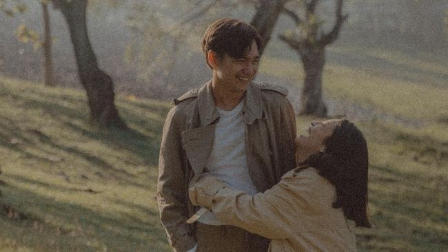 Adipati Dolken mengumumkan kelahiran anak pertamanya bersama istrinya, Canti Tachril, pada hari ini, Kamis (8/12).