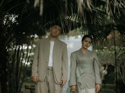 Lirik Lagu Bercinta Lewat Kata - Donne Maula