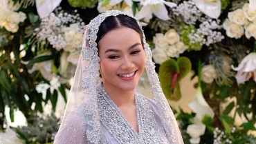 img-title Pamer Foto Pakai Kebaya Usai Pengajian, Yura Yunita Mau Nikah?