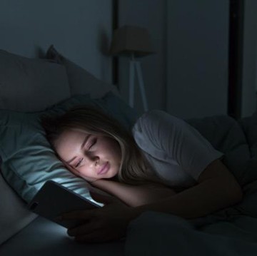 4 Zodiak yang Paling Mungkin Putus Lewat Pesan Teks