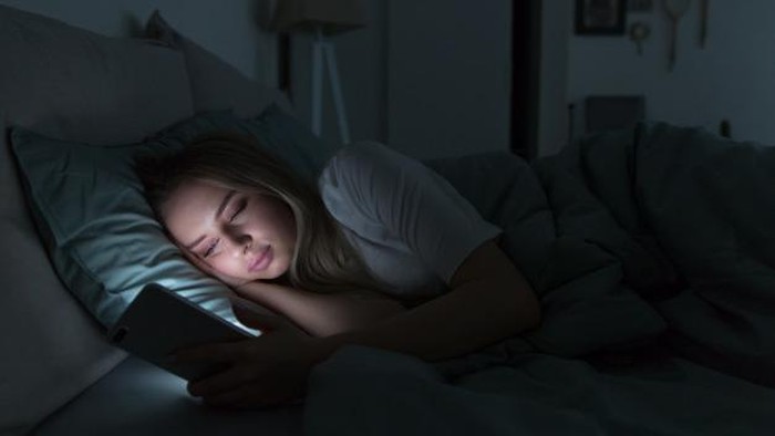 4 Zodiak yang Paling Mungkin Putus Lewat Pesan Teks