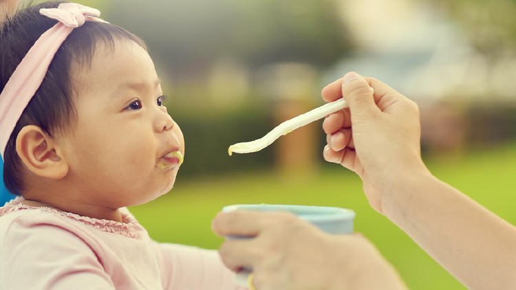 Anak makan Anak makan