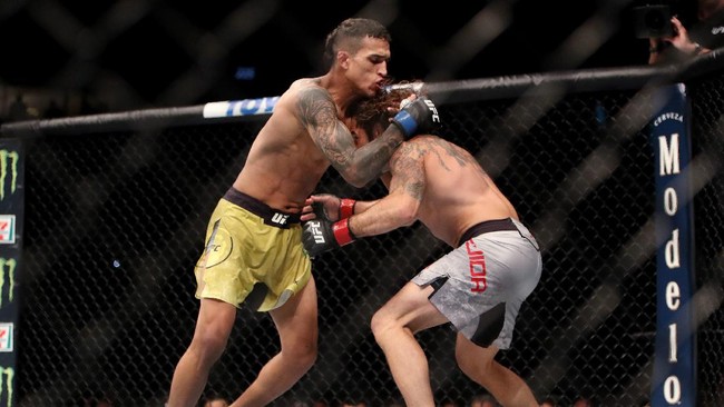Charles Oliveira memiliki tiga senjata andalan untuk menghadapi Michael Chandler di UFC 262.