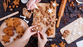 Tips Makan Kue Natal Tanpa Takut Berat Badan Bertambah
