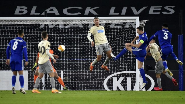 FOTO: Milan Juara Grup, Leicester Hajar AEK Athena