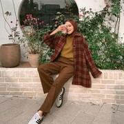 Mix and Match Outfit Hijab dengan Kemeja Kotak-kotak, Stunning Abis!