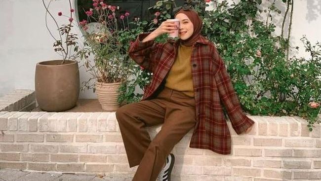 Mix and Match Outfit Hijab dengan Kemeja Kotak kotak  