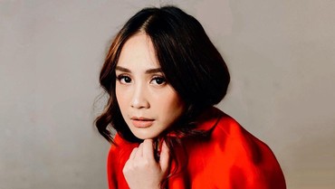 img-title Nagita Dandan Sambil Pakai Infus, Netizen Khawatir Sakit Apa?