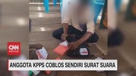 VIDEO: Viral, Anggota KPPS Coblos Sendiri Surat Suara