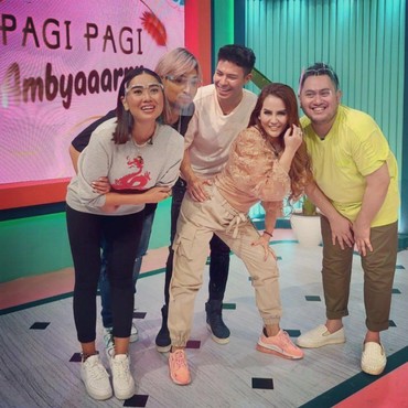 Foto Bareng Nita Thalia, Posisi Tangan Fero Walandouw Jadi Sorotan