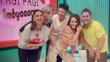 img-title Foto Bareng Nita Thalia, Posisi Tangan Fero Walandouw Jadi Sorotan