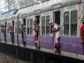 Pahlawan Super India Selamatkan Bocah Jatuh ke Jalur Kereta