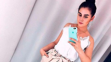 img-title Tragis, Wanita Ini Tewas Kesetrum Gegara Mandi Sambil Ngecas iPhone