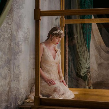 Setahun 2 Kali Bikin Album, Taylor Swift Rilis 'Evermore' & MV 'Willow'