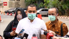 VIDEO: Rizieq Tersangka, Kuasa Hukum FPI Datangi Polda Metro