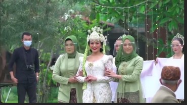 img-title Sah! Yura Yunita Resmi Dinikahi Donne Maula