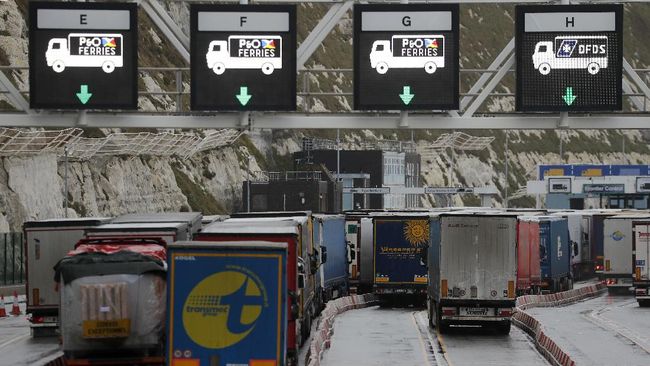 Krisis Rantai Pasok, UK Tawarkan 10 Ribu Visa Kerja Sementara Pemerintah Inggris menawarkan 10.500 visa kerja sementara untuk pengemudi truk dan pekerja sektor peternakan.