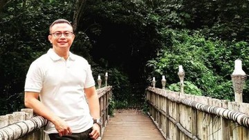ARTIS LAWAS MANTAP JADI PNS