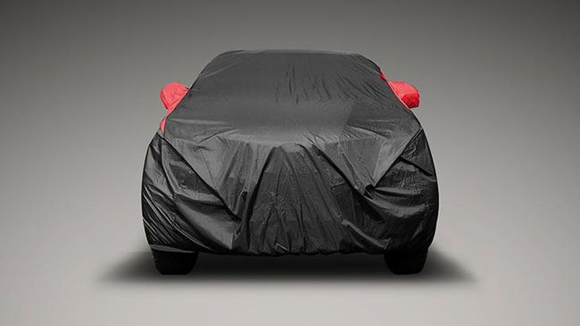 Sarung mobil atau car cover berguna untuk menutupi mobil saat parkir di luar ruangan.