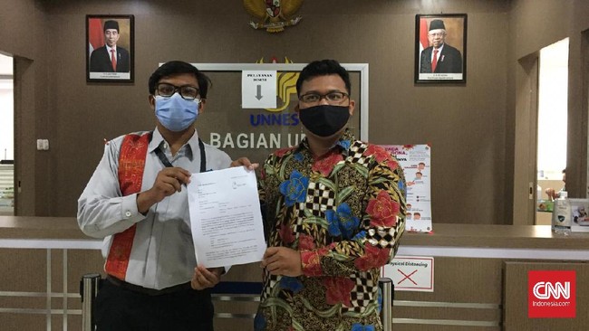 Setelah skors dicabut, Frans Josua Napitu mendesak Dekan Fakultas Hukum Unnes meminta maaf atas tuduhan tak berdasar.