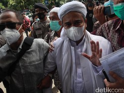 Kronologi Habib Rizieq Positif Dites Corona tapi Enggan Diperiksa Satgas